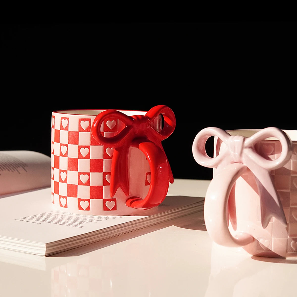 1Pc Ceramic Mug with Bowknot Handle and Heart Design, Creative Bowknot Handle Design with Checkerboard Pattern, Suitable for Home Decoration, Daily Household Use, Breakfast Milk, Afternoon Tea Coffee, Latte Art Cup for Coffee Shops, Exquisite Gift